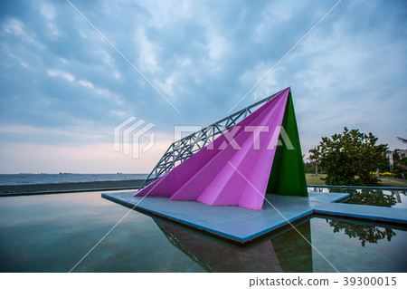 高雄旗津彩虹教堂與黃金海韻海珍珠Asia Kaohsiung Qijin Church 高雄旗津彩虹教堂與黃金海韻海珍珠Asia Kaohsiung Qijin Church 39300015