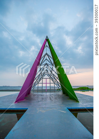 高雄旗津彩虹教堂與黃金海韻海珍珠Asia Kaohsiung Qijin Church 高雄旗津彩虹教堂與黃金海韻海珍珠Asia Kaohsiung Qijin Church 39300017