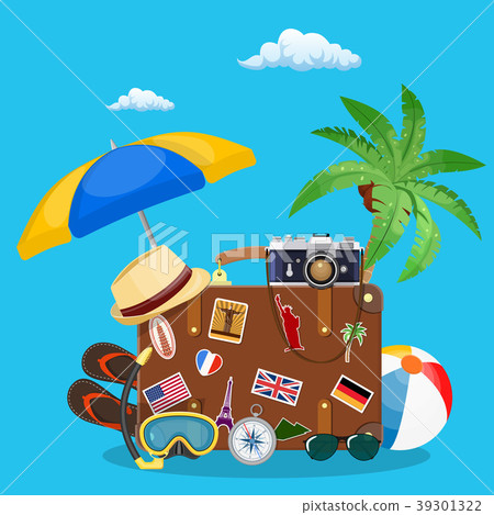 Vintage old travel suitcase. 39301322