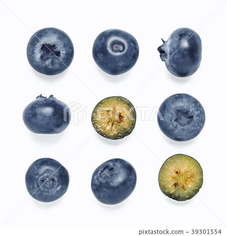 Seamless pattern with blueberry, isolated on white Seamless pattern with blueberry, isolated on white 39301554
