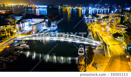 臺灣高雄鼓山渡輪夜景高雄鼓山渡輪夜景Asia Taiwan Kaohsiung Pier 臺灣高雄鼓山渡輪夜景高雄鼓山渡輪夜景Asia Taiwan Kaohsiung Pier 39305313