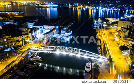 臺灣高雄鼓山渡輪夜景高雄鼓山渡輪夜景Asia Taiwan Kaohsiung Pier 臺灣高雄鼓山渡輪夜景高雄鼓山渡輪夜景Asia Taiwan Kaohsiung Pier 39305314