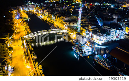 臺灣高雄鼓山渡輪夜景高雄鼓山渡輪夜景Asia Taiwan Kaohsiung Pier 臺灣高雄鼓山渡輪夜景高雄鼓山渡輪夜景Asia Taiwan Kaohsiung Pier 39305319