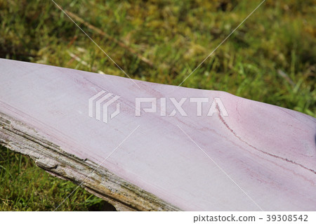 Pink stone thulite 39308542