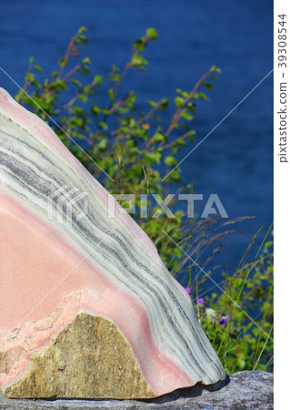 Pink stone thulite 39308544