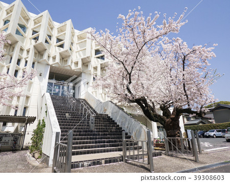 小牧市圖書館大廳前門 小牧市圖書館大廳前門 39308603