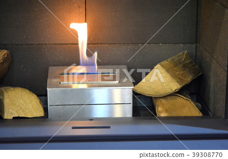 Biofireplace burn on ethanol gas. 39308770