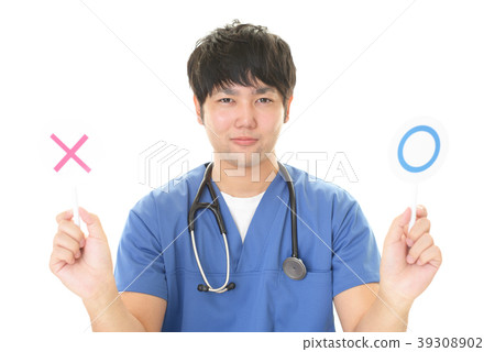 Doctor making judgment Doctor making judgment 39308902