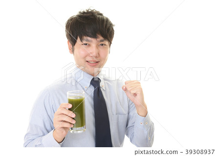 男性飲用蔬菜汁 39308937