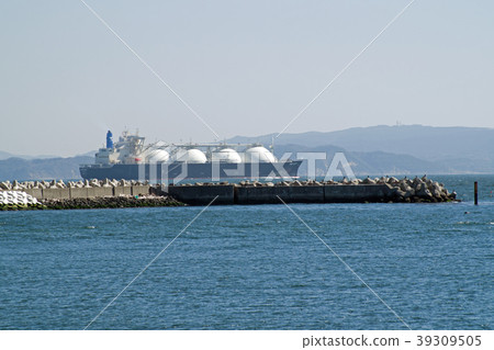 A large ship running on the breakwater and offshore A large ship running on the breakwater and offshore 39309505