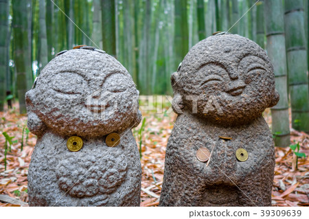 Jizo Statues in Arashiyama, Kyoto, Japan Jizo Statues in Arashiyama, Kyoto, Japan 39309639