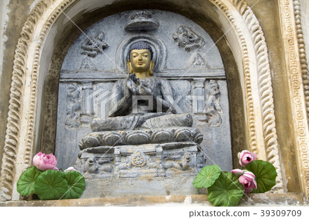 Buddha in Sitting Position 39309709