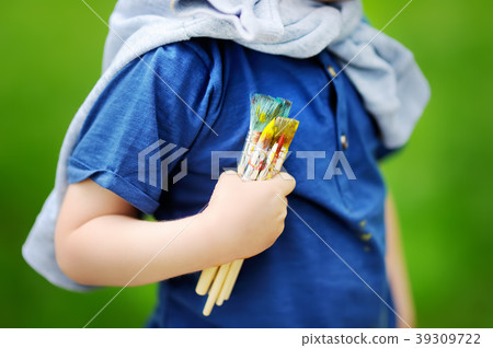 boy drawing with colorful paints in summer park 39309722