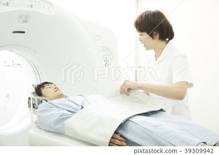 Men who receive a CT scan 39309942