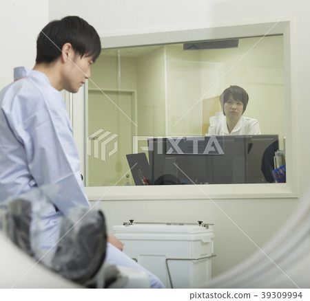 Men who receive a CT scan Men who receive a CT scan 39309994