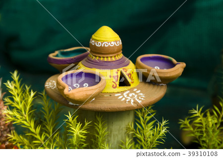 Painted Earthen Lamps Painted Earthen Lamps 39310108