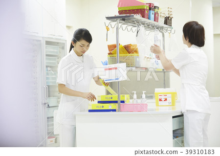 Medical nurse station preparation nurse 39310183