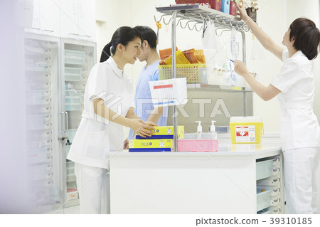 Medical nurse station preparation nurse 39310185