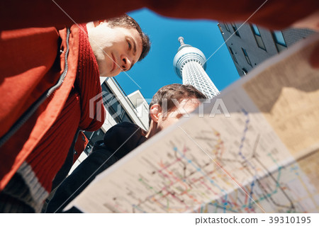 Foreign tourists visiting Tokyo Foreign tourists visiting Tokyo 39310195