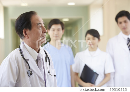 Medical team staff Medical team staff 39310313