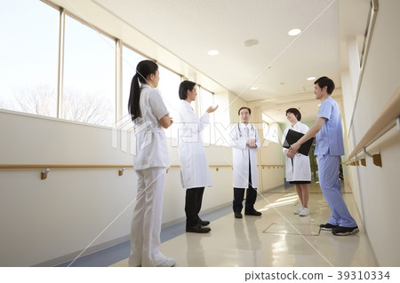 Medical team staff 39310334