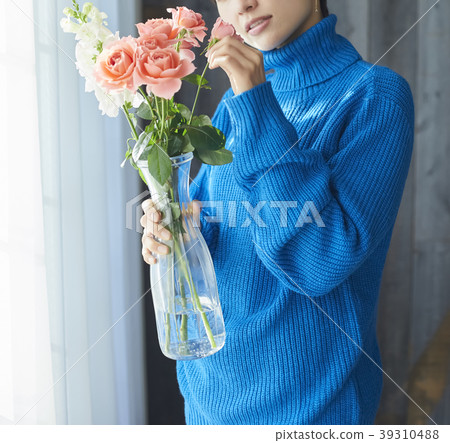 一個保持鮮花的女人 39310488