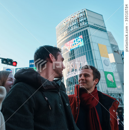 Foreign tourists who travel to Tokyo Foreign tourists who travel to Tokyo 39310784