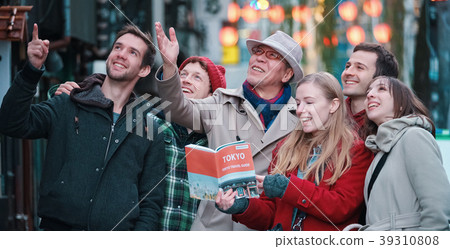 Foreign tourists who travel to Tokyo 39310808