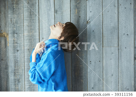 Female portrait 39311156