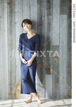 Female portrait 39311181