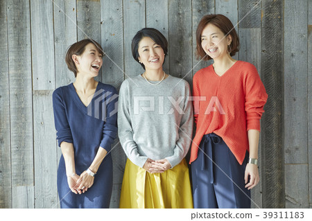 女性肖像 39311183