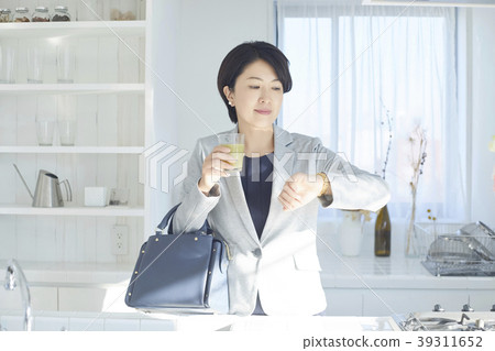 Healthy woman business man Healthy woman business man 39311652