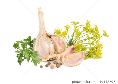 Fresh garlic isolated on white background Fresh garlic isolated on white background 39312797