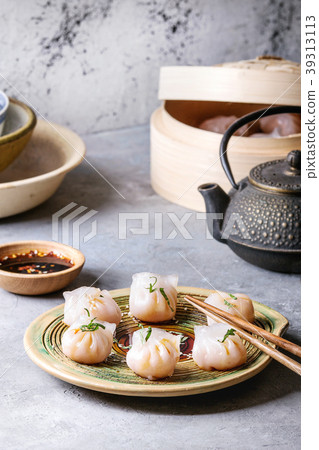 Asian steam dumplings Asian steam dumplings 39313113