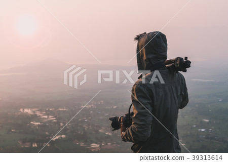 Man traveler photographer  39313614