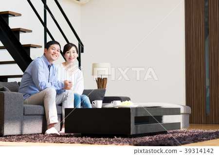 Middle's couple Middle's couple 39314142