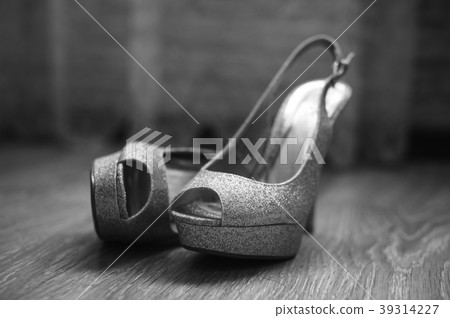 female shoes are lying on the floor female shoes are lying on the floor 39314227