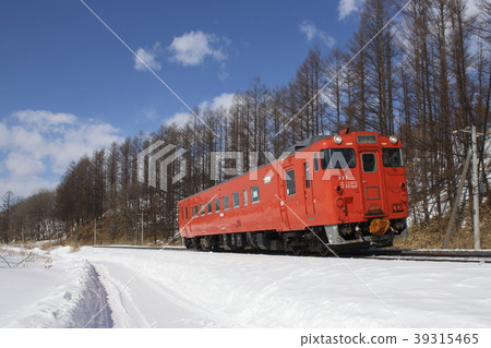Winter Nemuro Main Line Kiha 40 (JNR color) 39315465