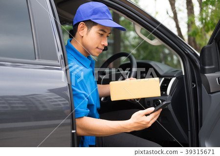 Delivery driver driving car with packages Delivery driver driving car with packages 39315671