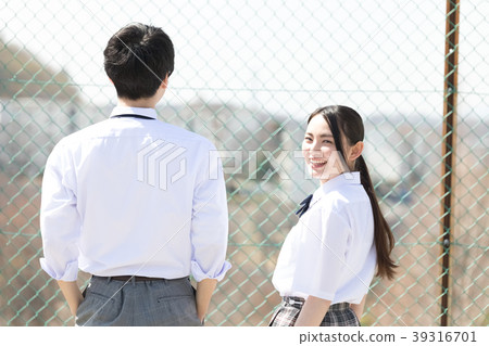 高中學生屋頂 39316701