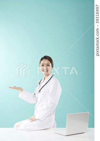 Female doctor 39316997