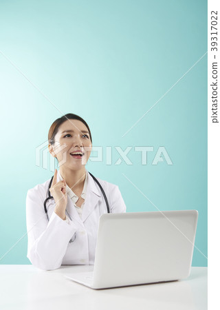 Female doctor Female doctor 39317022