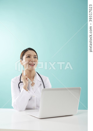Female doctor Female doctor 39317023