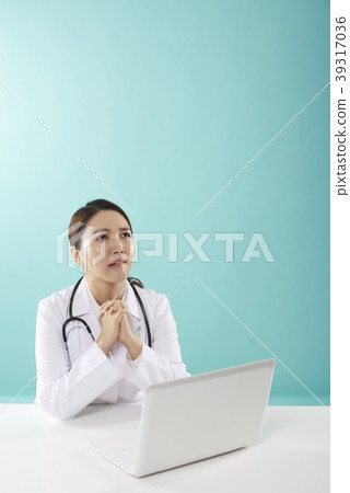 Female doctor 39317036