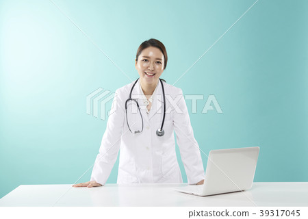 Female doctor Female doctor 39317045