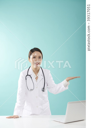 Female doctor Female doctor 39317051