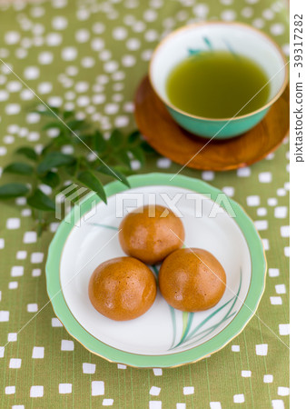 Japanese confectionery buns head 39317282