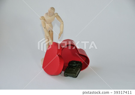 Image of tank and heart and doll 39317411