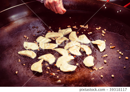 Cooking Russian dumplings vareniki close Cooking Russian dumplings vareniki close 39318117