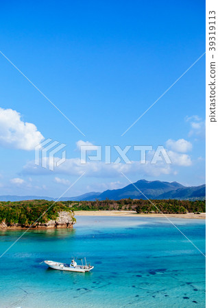 Boat at Beach turquoise water Kabira Bay, Ishigaki 39319113